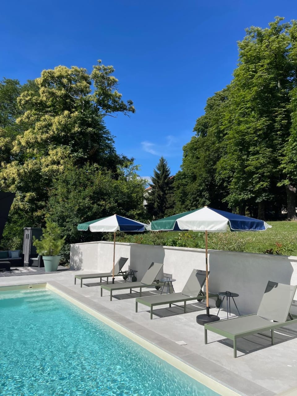 Spring, Day, Garden, Garden view, Pool view, Swimming pool, sunbed