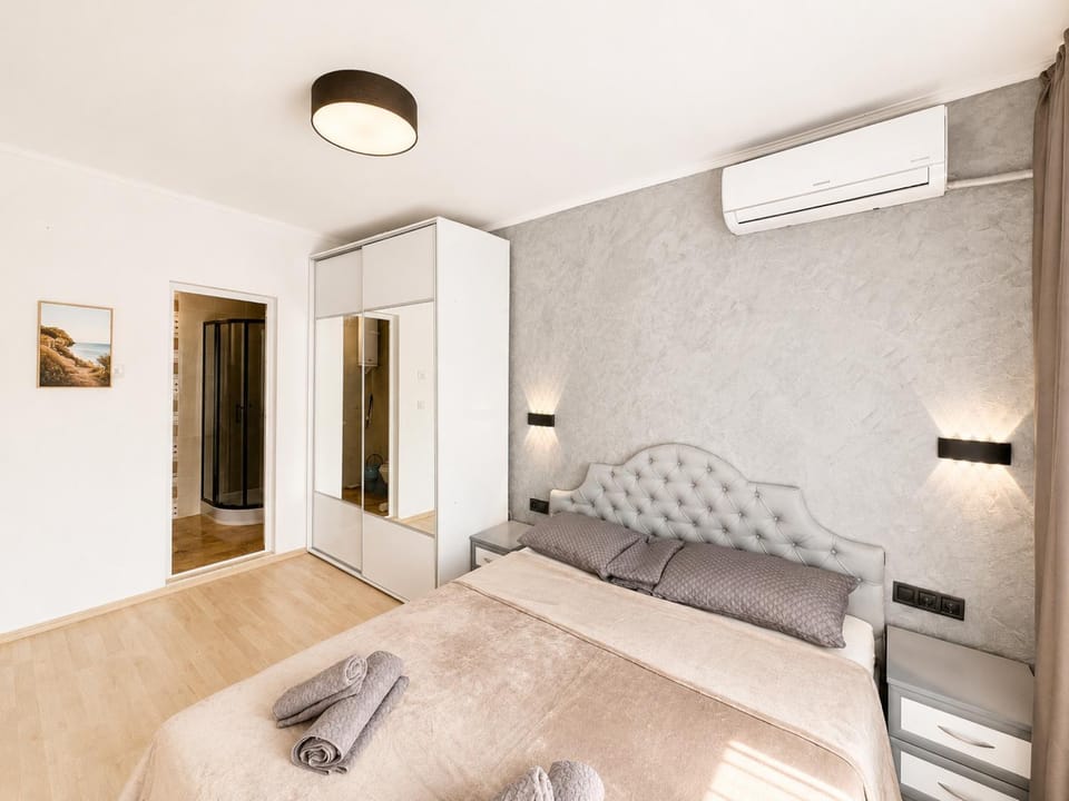 Shower, Bed, Bedroom, air conditioner