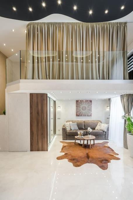 Luxurious 3-bedroom Apartment in The Center Apartment in Budapest
