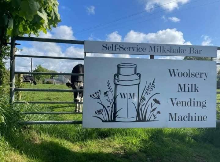 Nearby landmark, Off site, Day, Natural landscape, On-site shops, Text overlay, Certificate/Award