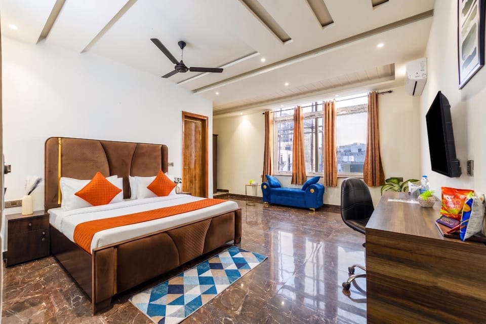 Photo of the whole room, Bedroom, air conditioner
