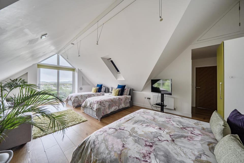 5 Bed House-Sleeps 14-Hot Tub-Bar-Garden-Parking House in West Devon District