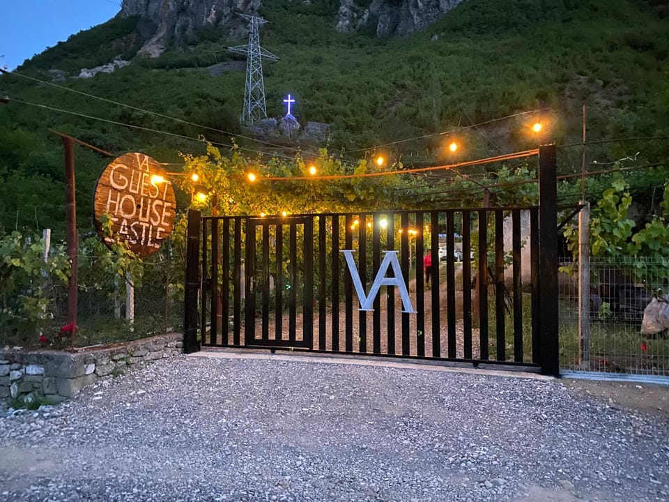 Guest House Castle Bed and Breakfast in Montenegro