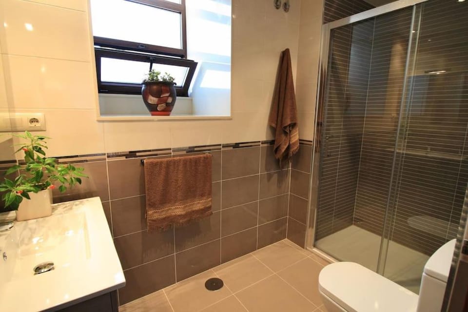 Shower, Bathroom, towels