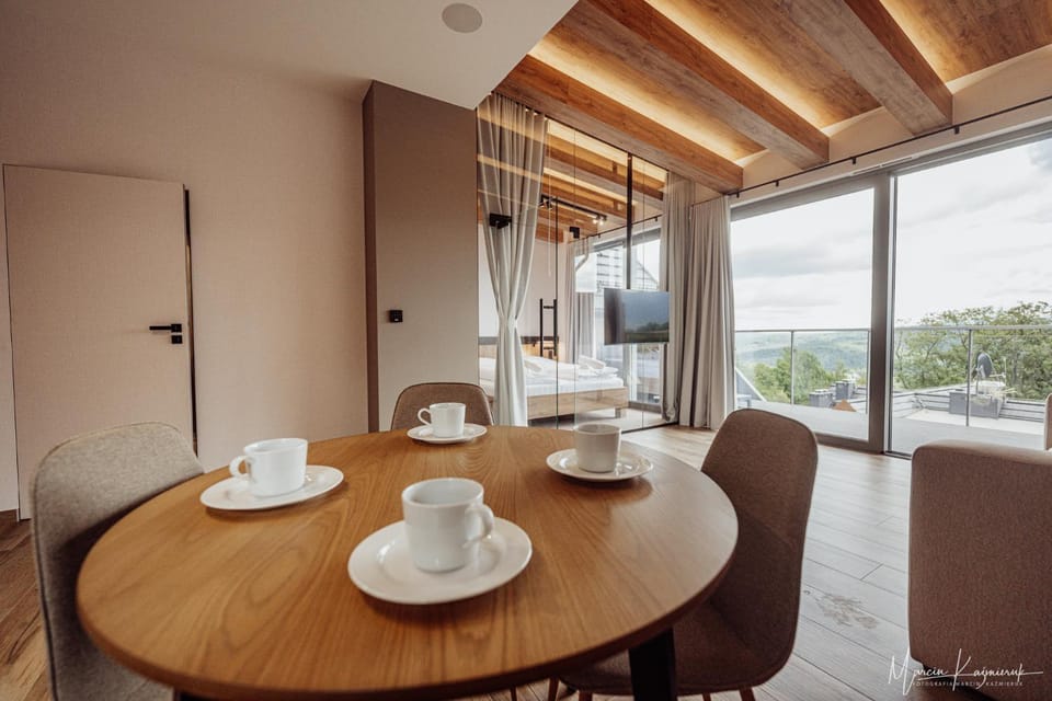 Coffee/tea facilities, Living room, Seating area, Dining area