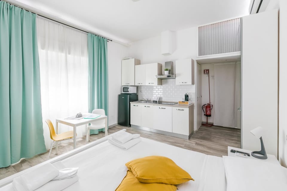Bed, Kitchen or kitchenette, Photo of the whole room, Bedroom, stove