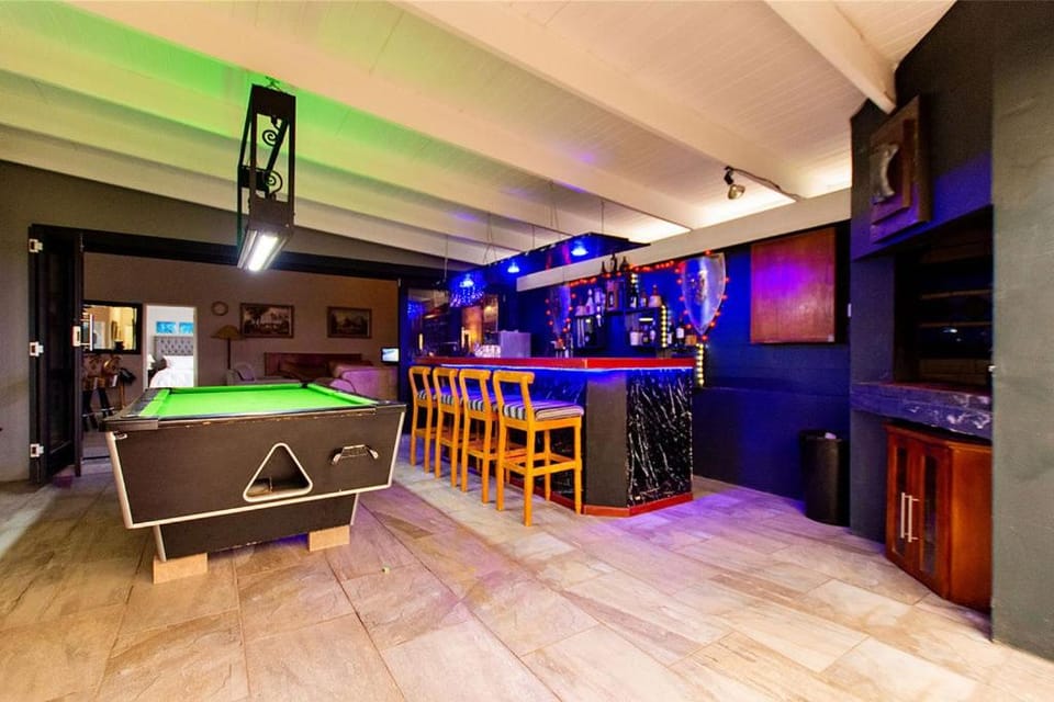 The Stagger Inn Langebaan - Pool table House in Western Cape