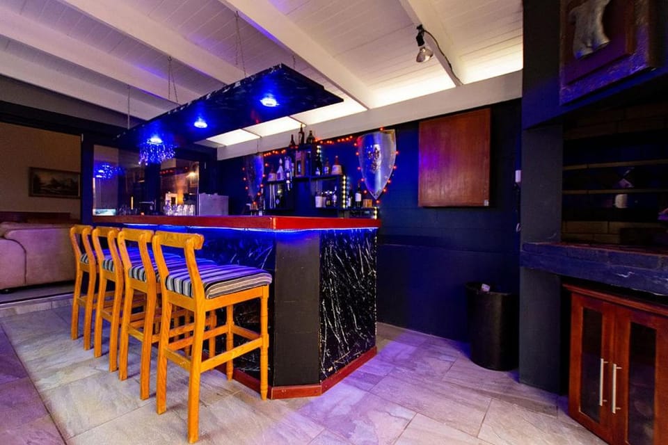 The Stagger Inn Langebaan - Pool table House in Western Cape
