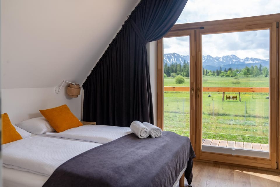 Bed, Natural landscape, Photo of the whole room, Bedroom, Mountain view, towels