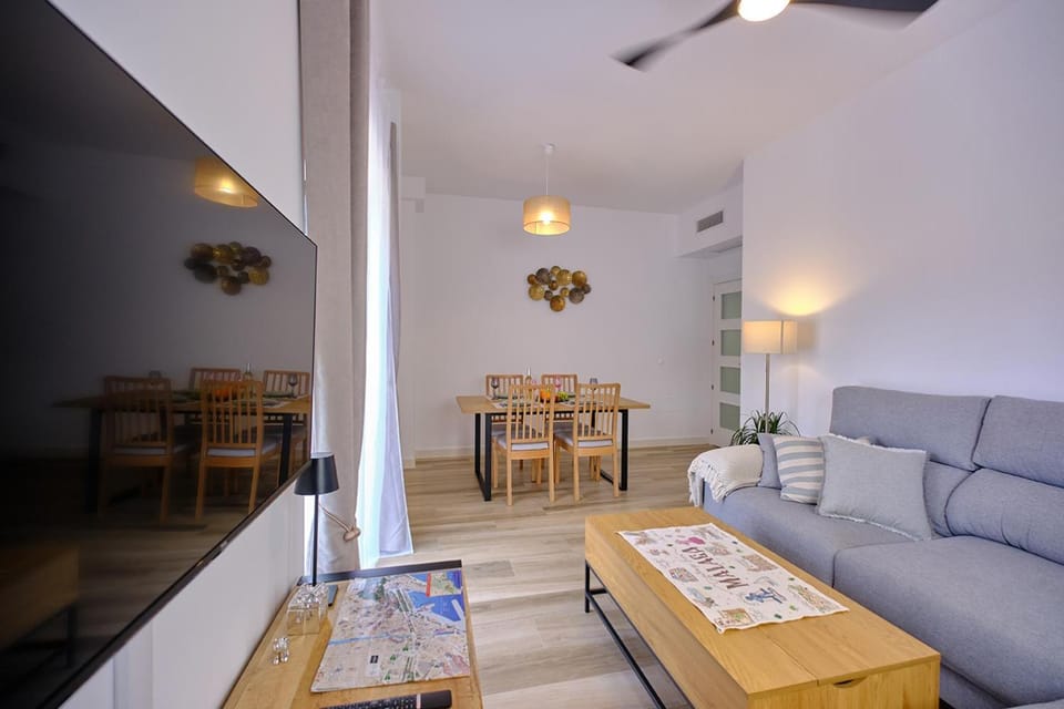 TV and multimedia, Living room, Dining area, Evening entertainment, air conditioner