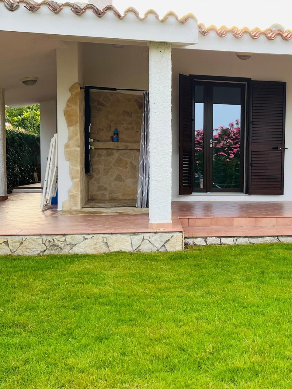 Shower, Property building, Garden