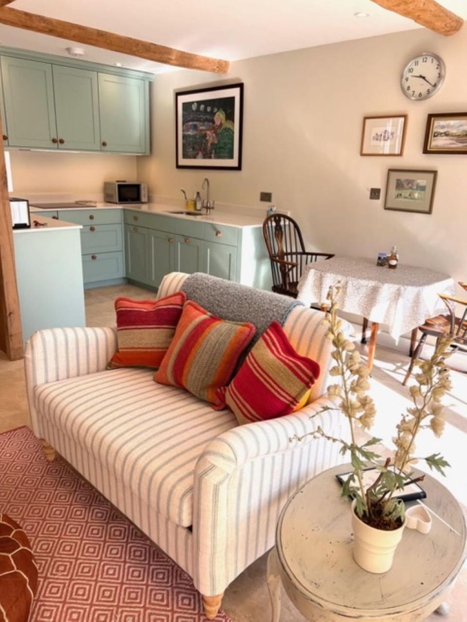 Idyllic secluded hideaway with countryside views on the edge of the Cotswolds House in West Oxfordshire District