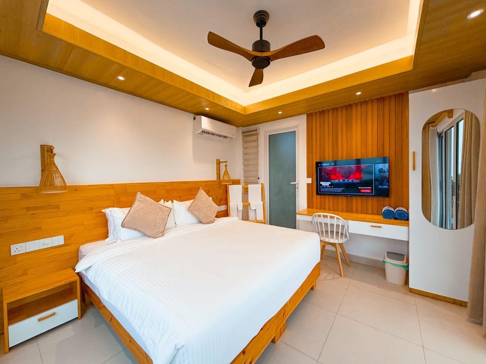 Bed, TV and multimedia, Photo of the whole room, Bedroom, wardrobe