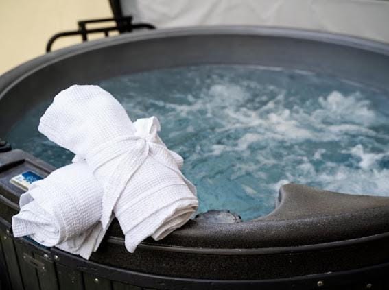 Property building, Hot Tub