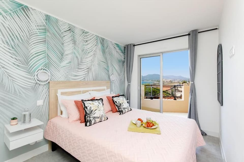 Bed, View (from property/room), Photo of the whole room, Bedroom