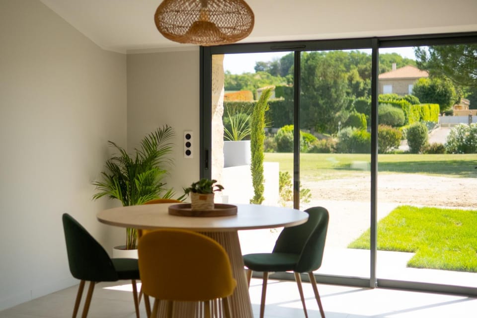 Seating area, Dining area