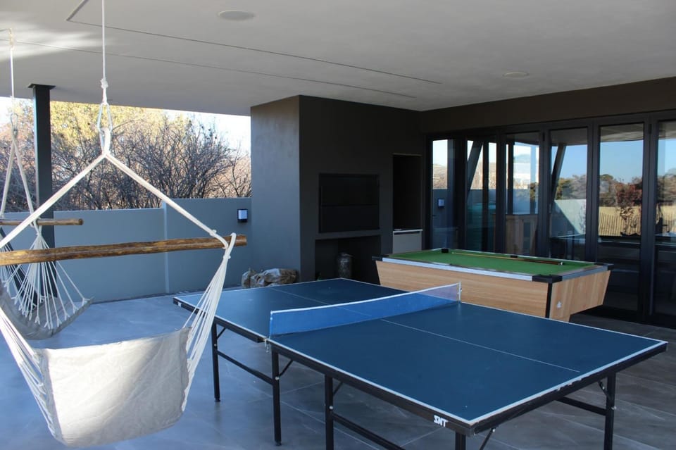 Game Room, Table tennis, Food and drinks