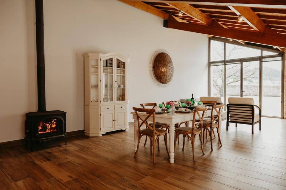 Living room, Dining area, fireplace