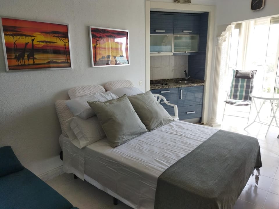 Estudio en residencial Los Maites, primera línea playa. Apartment in Benalmadena