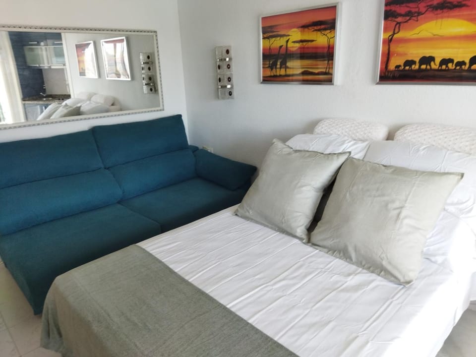 Estudio en residencial Los Maites, primera línea playa. Apartment in Benalmadena