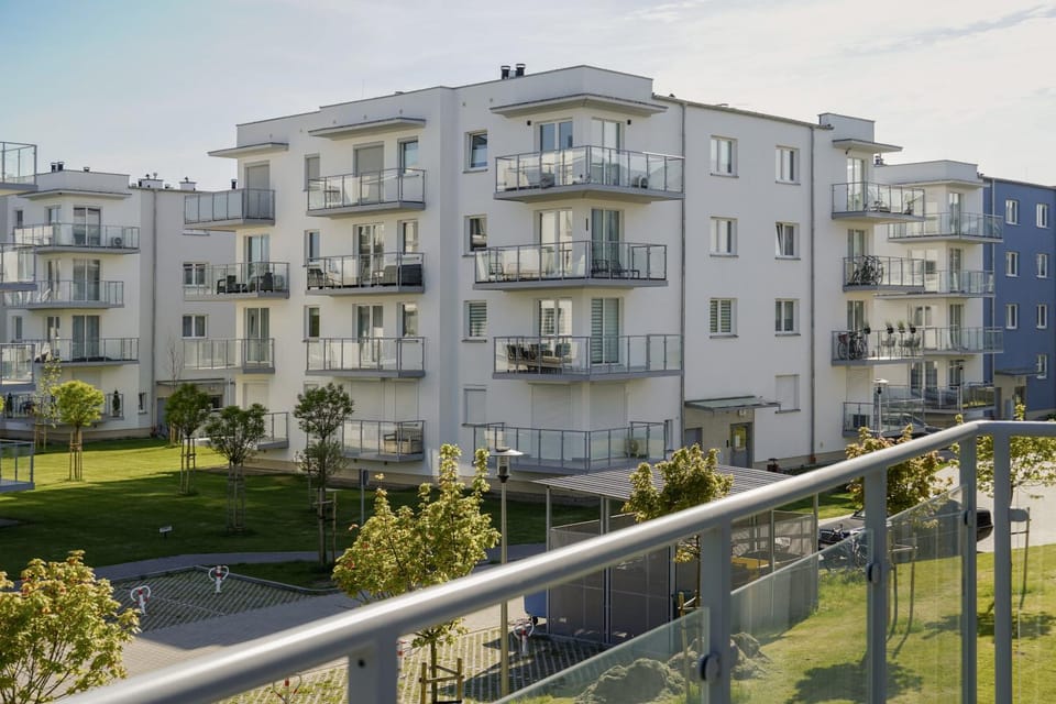 Property building, Neighbourhood, Balcony/Terrace, Garden view