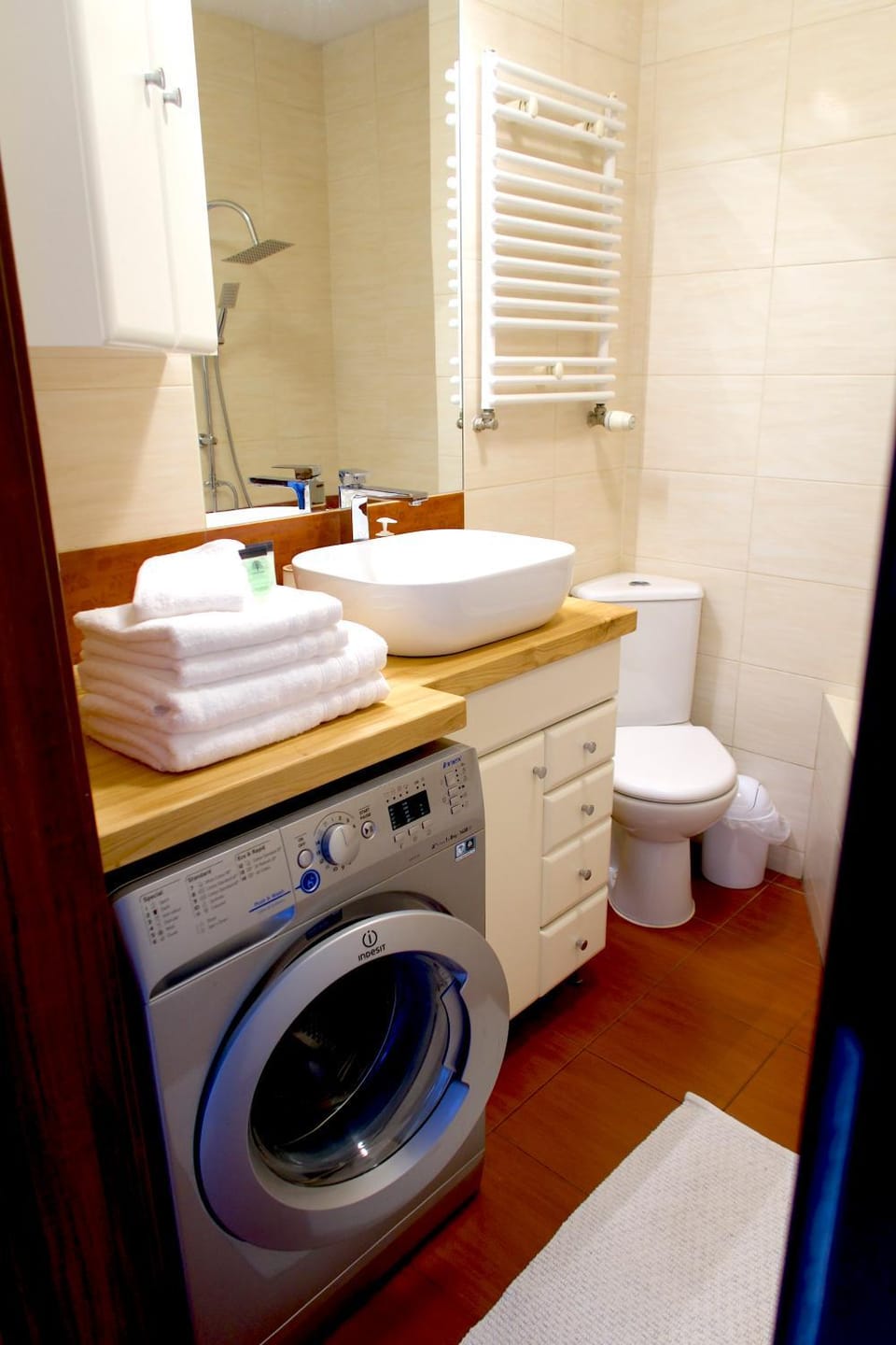 Toilet, Bathroom, towels, washing machine