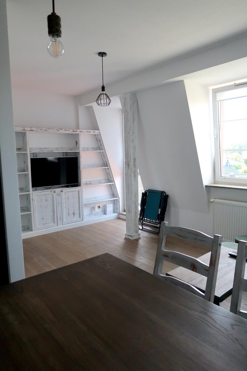 Bed, TV and multimedia, Living room