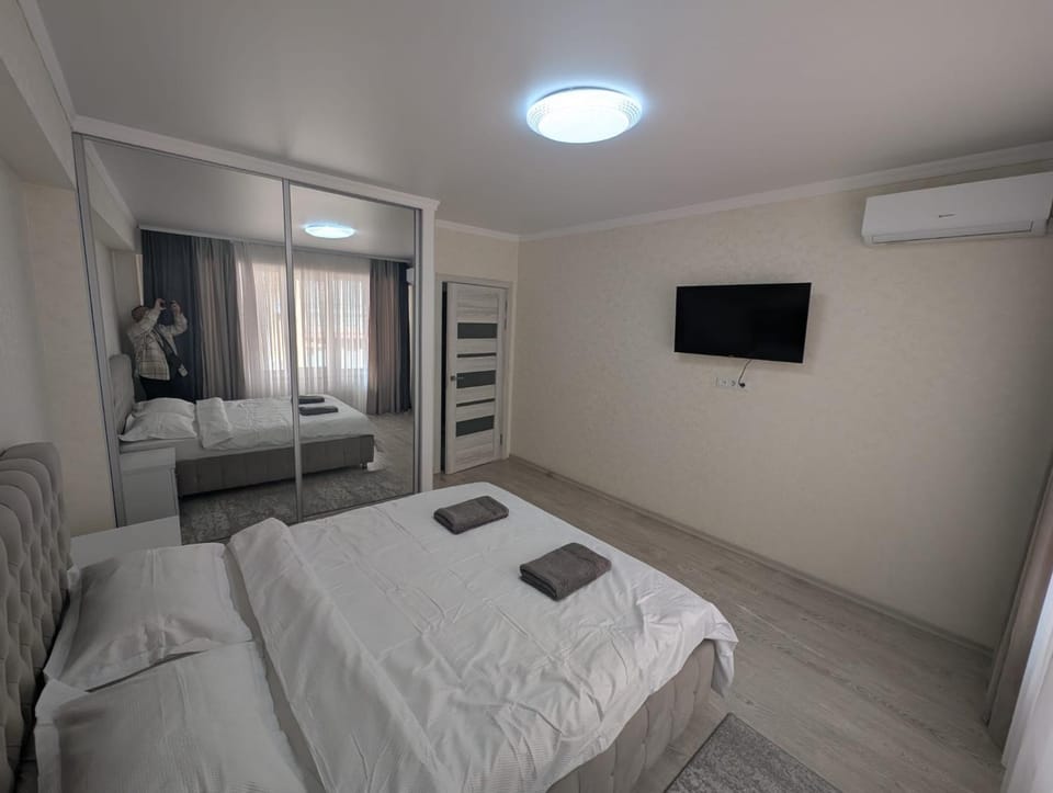 Bed, TV and multimedia, Photo of the whole room, Evening entertainment