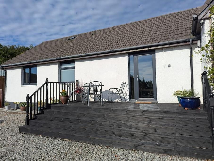 Property building, Patio, Dining area