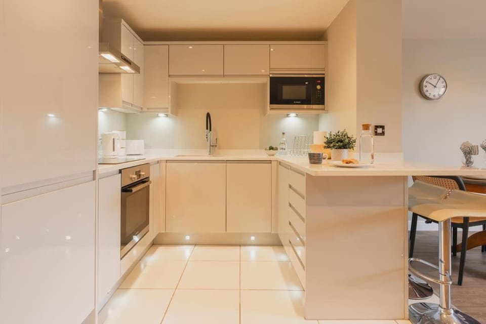 Gated Parking Quiet block lift Sleeps up to 4 Apartment in Chester