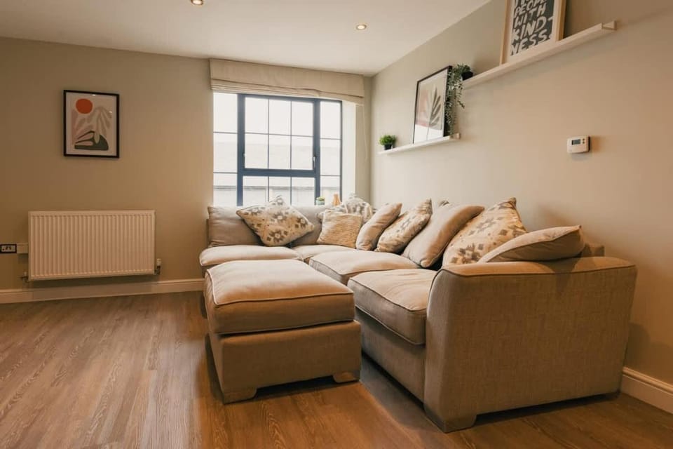 Gated Parking Quiet block lift Sleeps up to 4 Apartment in Chester