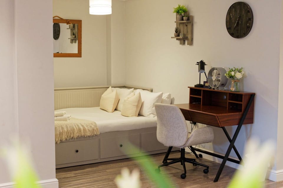 Gated Parking Quiet block lift Sleeps up to 4 Apartment in Chester