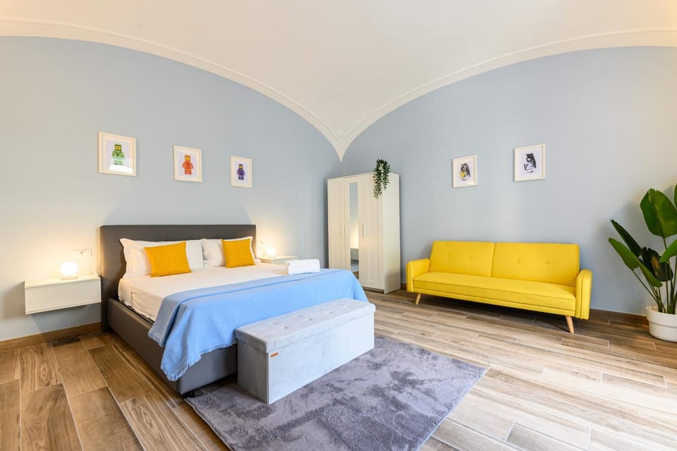 Home santa teresa degli scalzi 118 Apartment in Naples