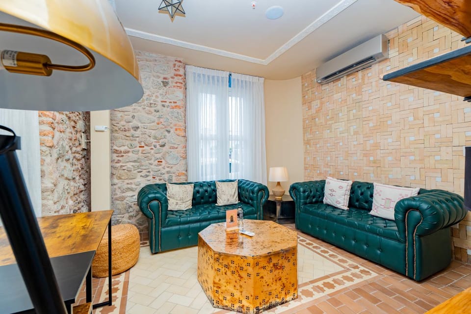 Communal lounge/ TV room, Living room, Seating area, internet, air conditioner