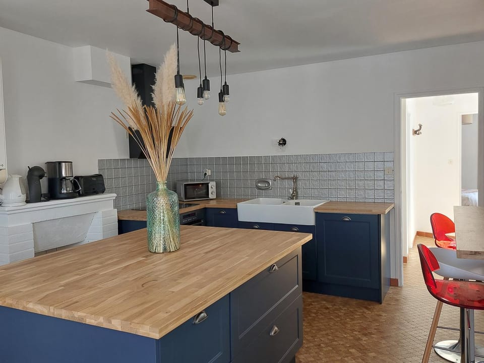 Kitchen or kitchenette, dishwasher, microwave, oven, stove