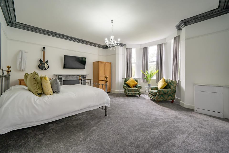 Bed, Photo of the whole room, Bedroom, wardrobe