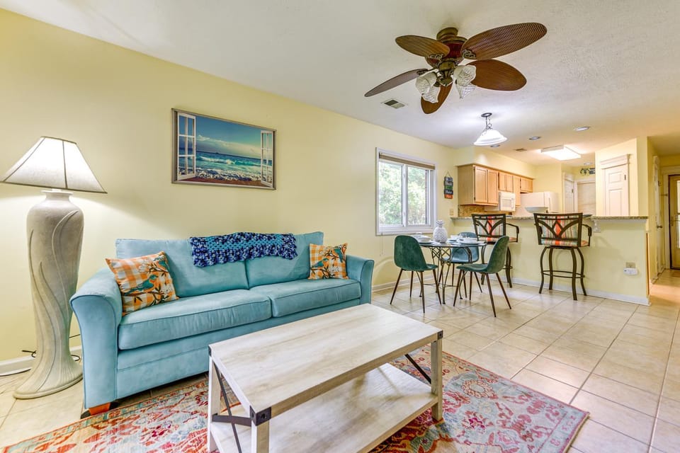 7 Mi to North Myrtle Beach: Condo w/ Pool Access House in Little River