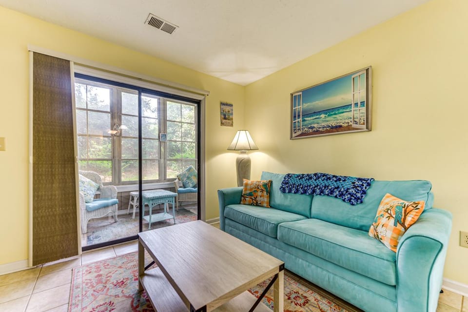 7 Mi to North Myrtle Beach: Condo w/ Pool Access House in Little River