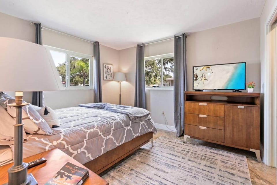 Cottage with lanai and garage only 4 miles to Siesta Key House in Gulf Gate Estates