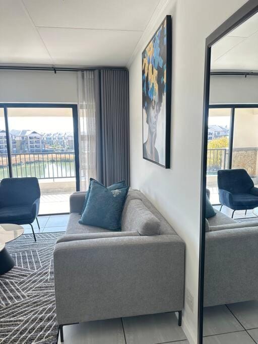 Lake Views 1-Bed in Waterfall, Midrand Apartment in Sandton