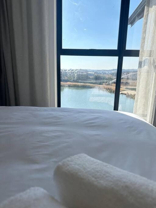 Lake Views 1-Bed in Waterfall, Midrand Apartment in Sandton