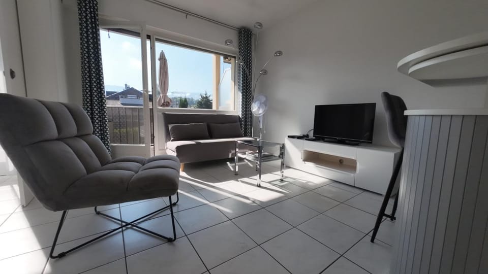 TV and multimedia, Seating area