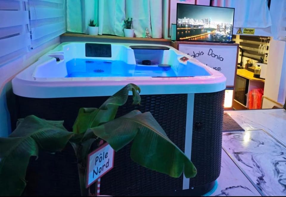 Calaidonia boat house Docked boat in Calais