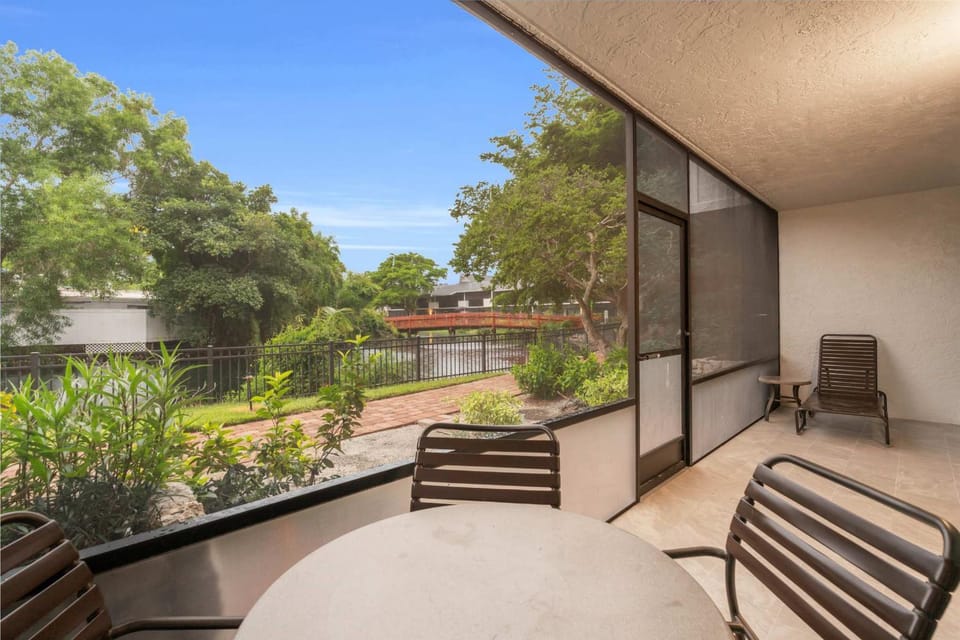 First Floor - Quick Walk to Amenities House in Naples