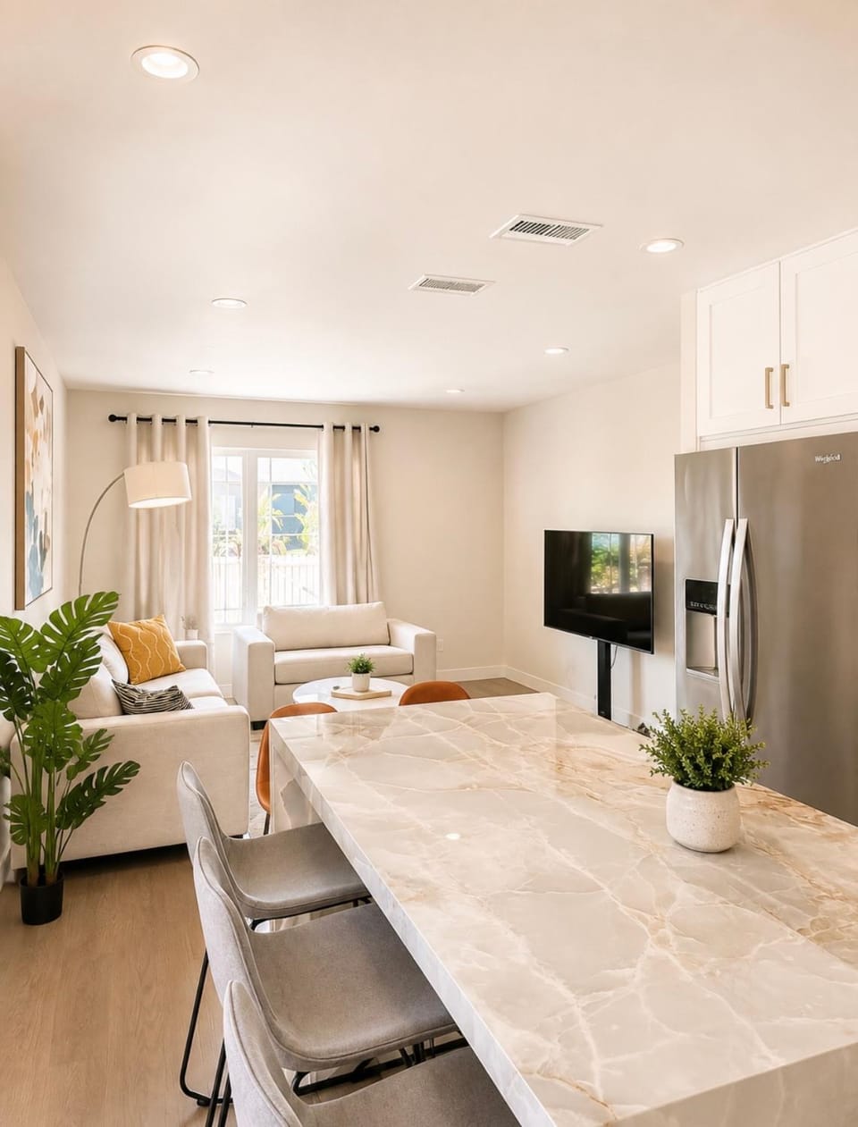 Stylish California Cottage,Private Backyard,15 Min to Manhattan Beach & LAX Apartment in Marina del Rey