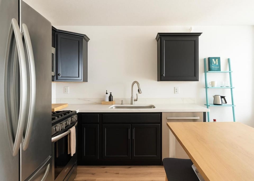 Kitchen or kitchenette, Dining area, dishwasher, oven, stove