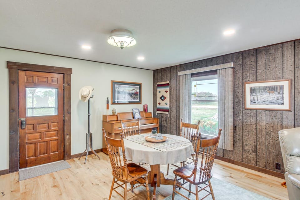Erie Farmhouse w/ Fire Pit + Grill: Pets Welcome! House in Ozark Mountains