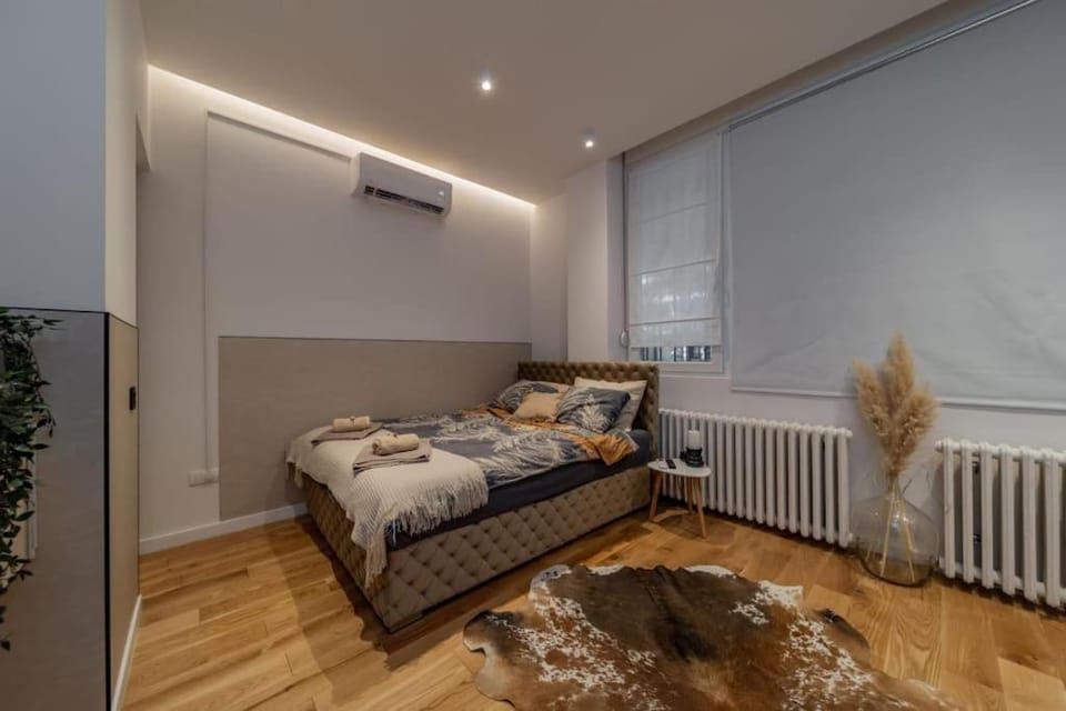 Bed, Living room, Photo of the whole room, Seating area, Bedroom, internet, towels, air conditioner