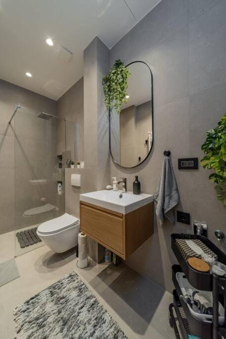 Shower, Toilet, Bathroom, Bath, towels