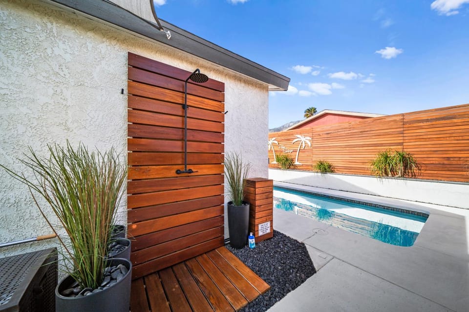 Shower, Swimming pool